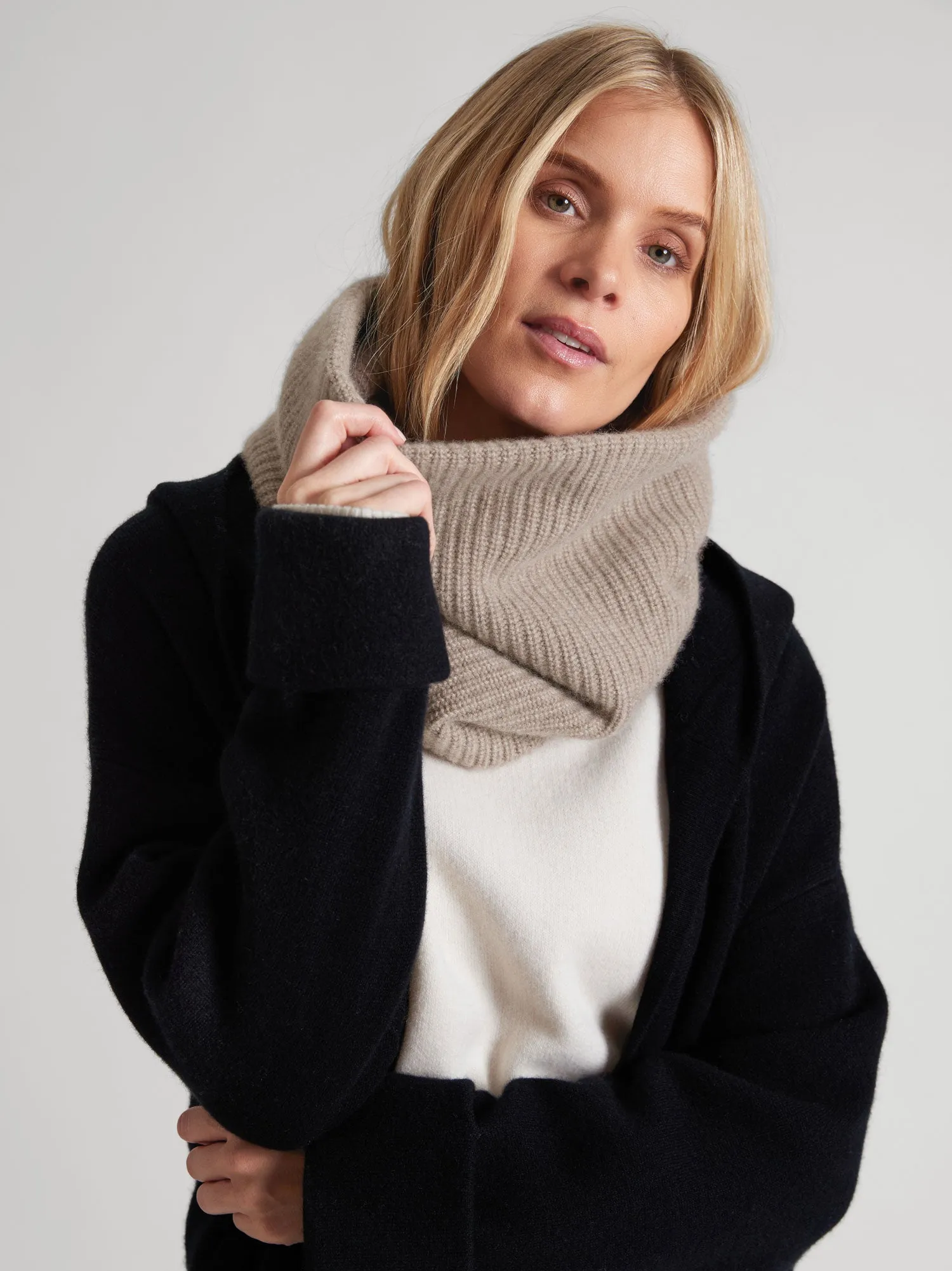 Cashmere snood "Erika" - toast