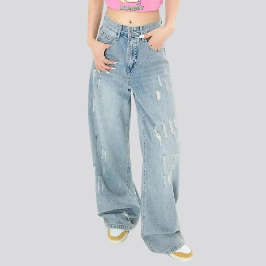 Light-wash floor-length jeans for ladies