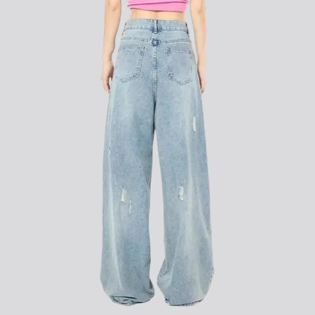 Light-wash floor-length jeans for ladies