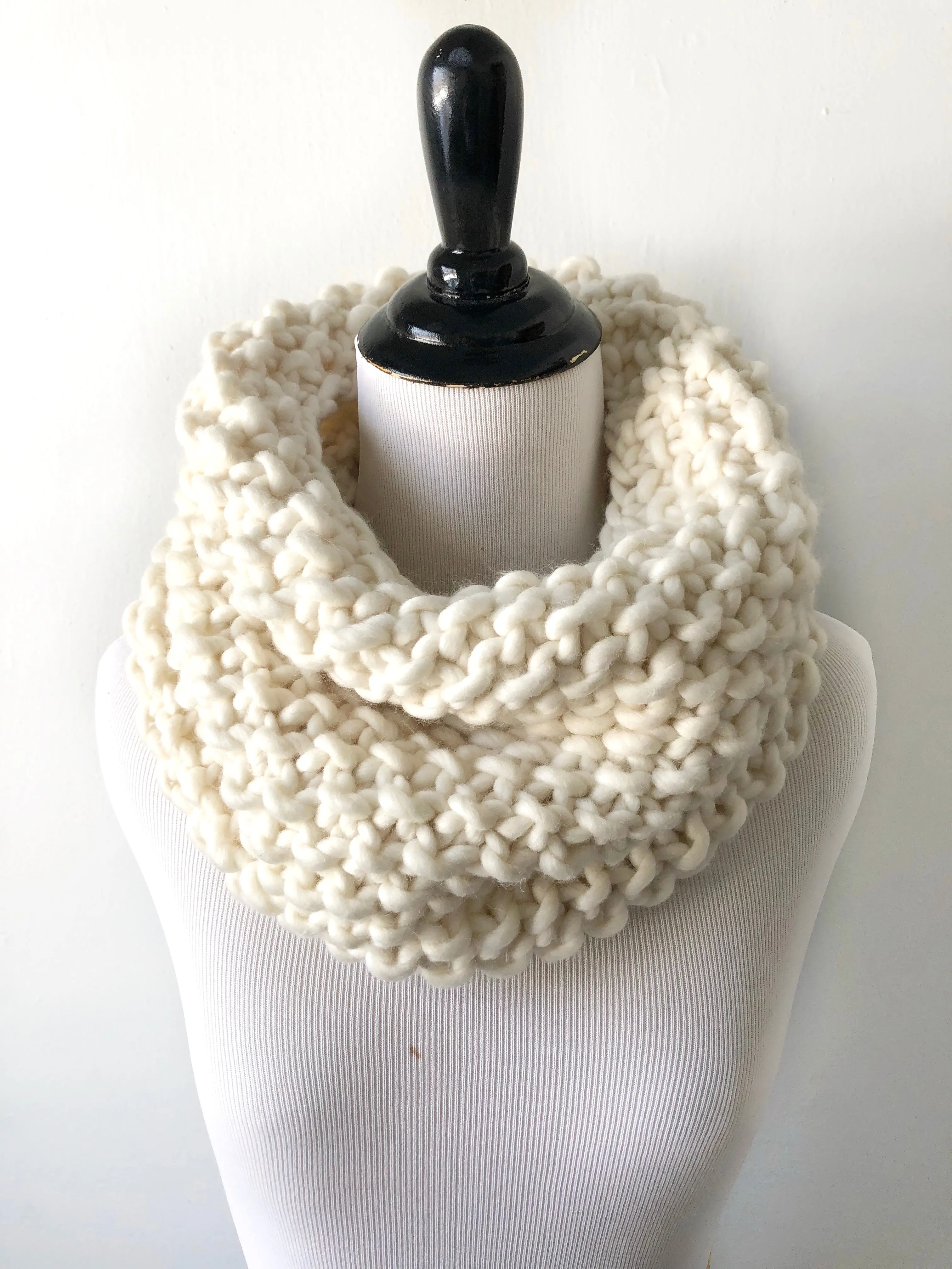 Merino Bubble Fluff Cowl in Winter White