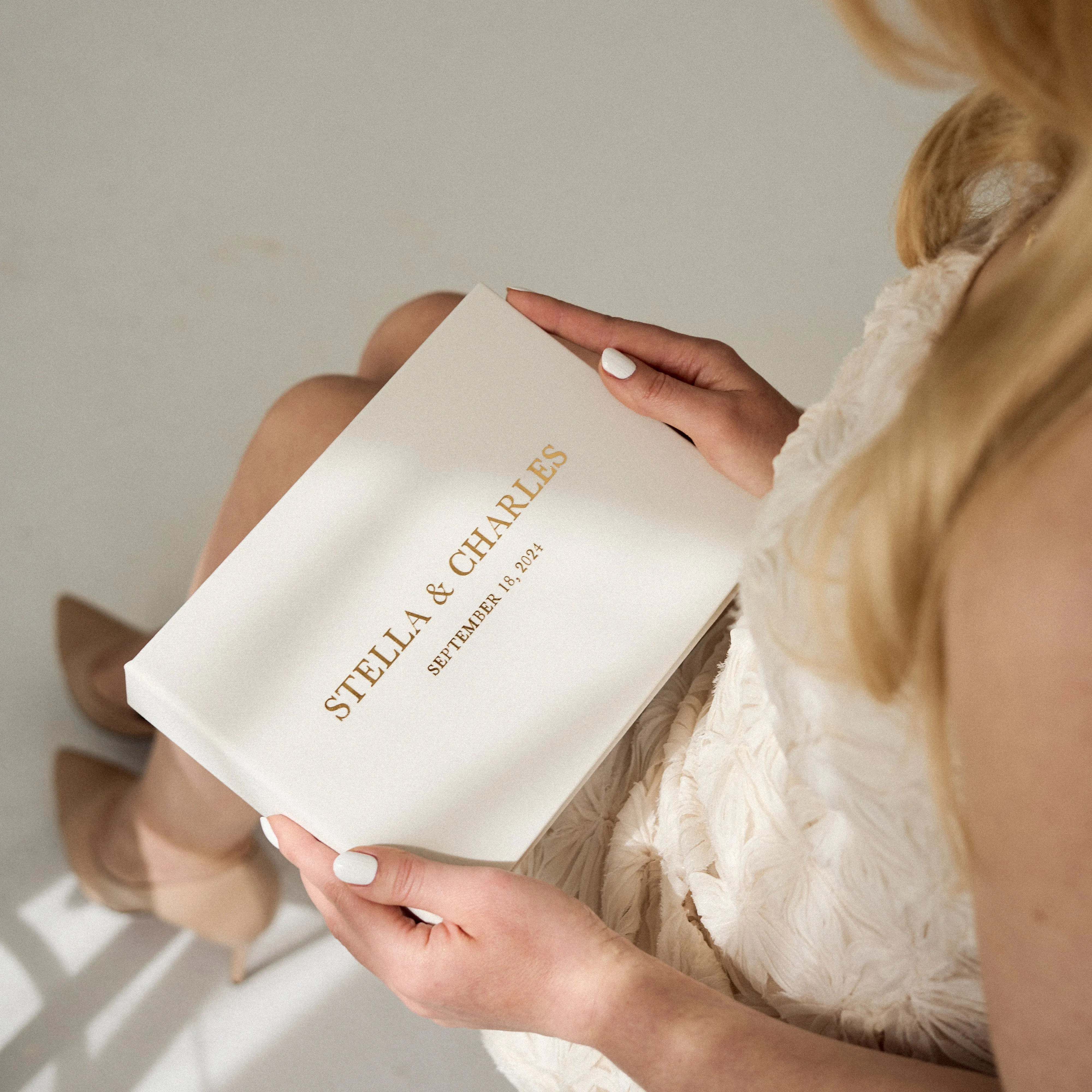 Silky White   Real Gold | Guest Book ♡