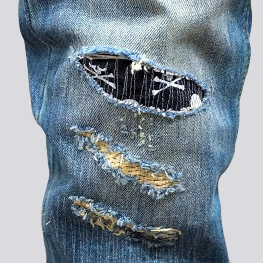 Small skulls embroidery jeans
 for men